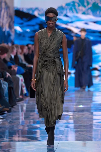 Look 12